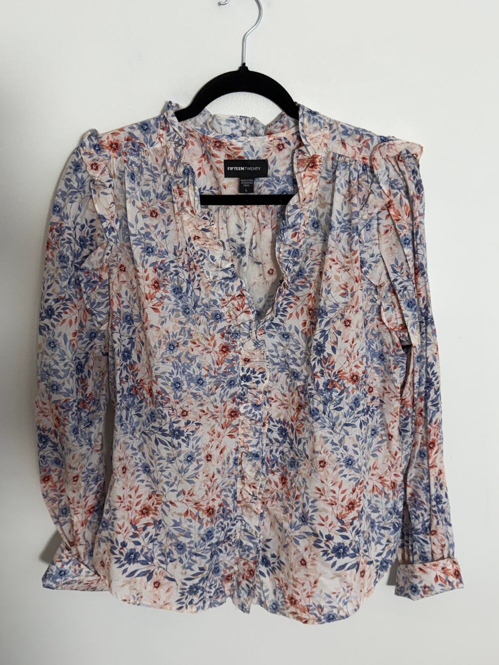 Fifteen Twenty long-sleeve blouse ruffle trim along the V-neckline size large